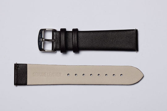청회색 컬러 버클과 검은색 가죽 34MM 스트랩