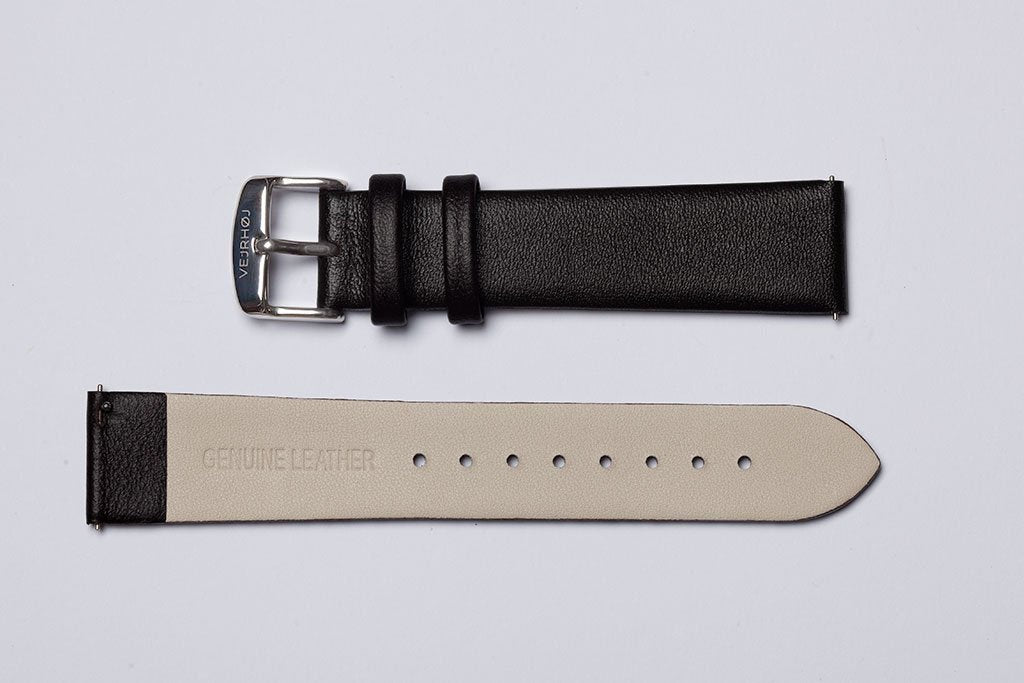 실버 컬러 버클과 검은색 가죽 40MM 스트랩