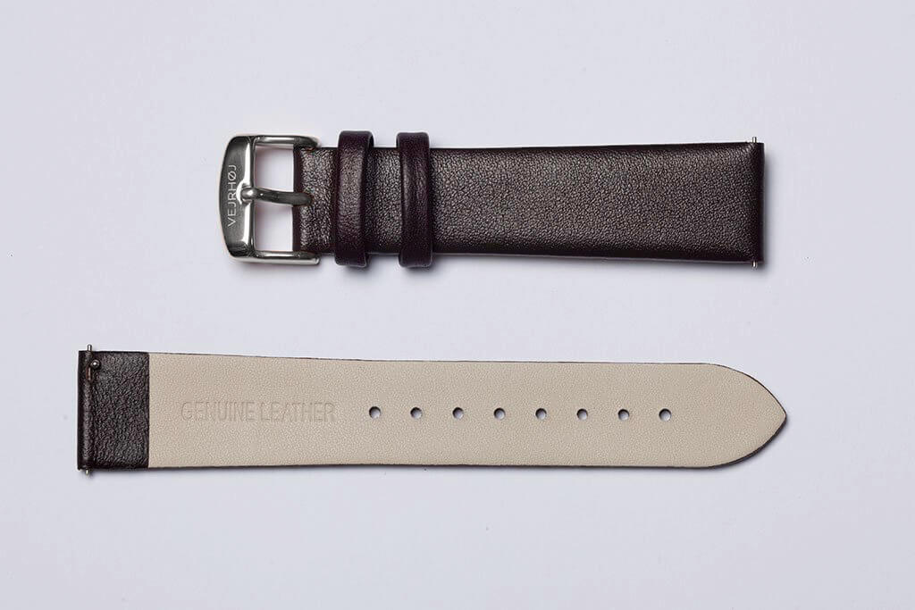 실버 컬러 버클과 짙은 갈색 가죽 34MM 스트랩