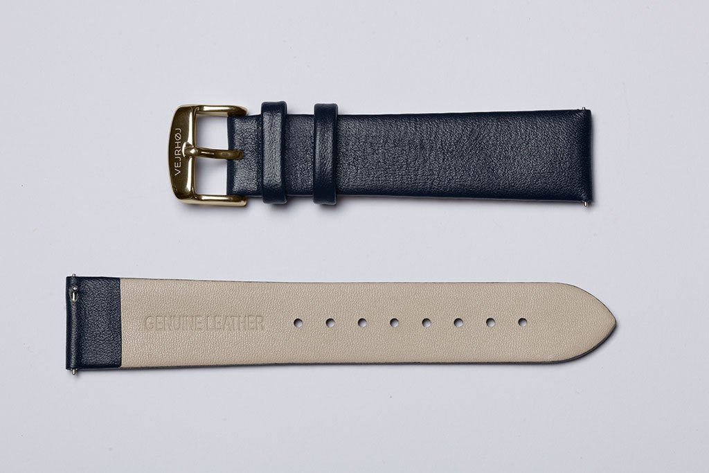 골드 컬러 버클과 미드나잇 블루 가죽 34MM 스트랩